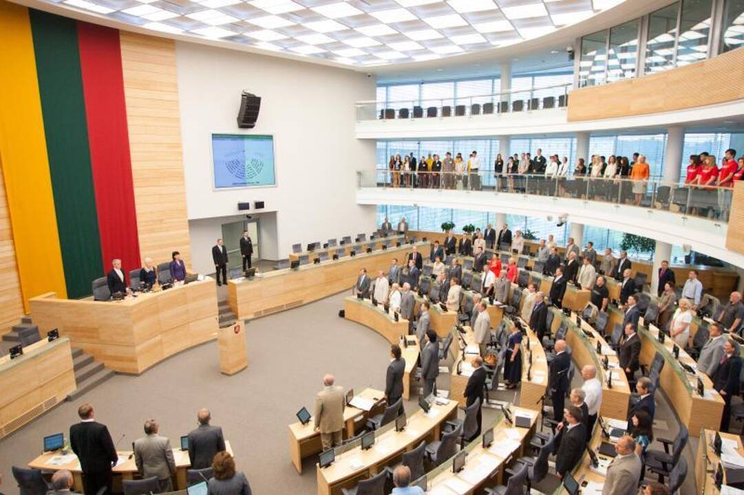 M.Adomėnas: balsavusieji „už“ referendumą dėl AE išdavė tėvynę