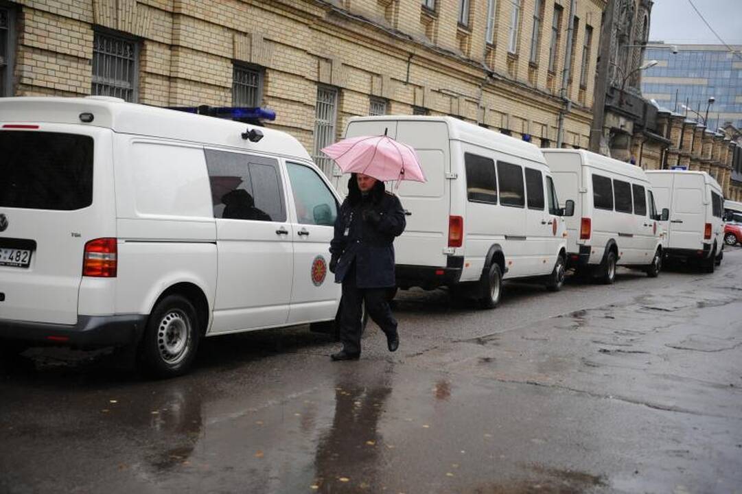 Pratybos Lukiškėse: kaip malšinti gaisrą ir riaušes