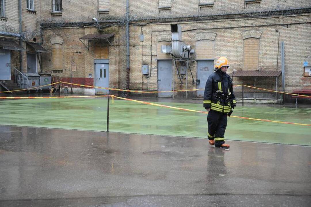 Pratybos Lukiškėse: kaip malšinti gaisrą ir riaušes