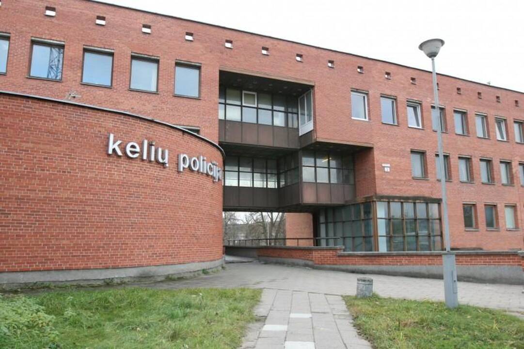 Naktį siautėjo neblaivus ginkluotas policininkas 