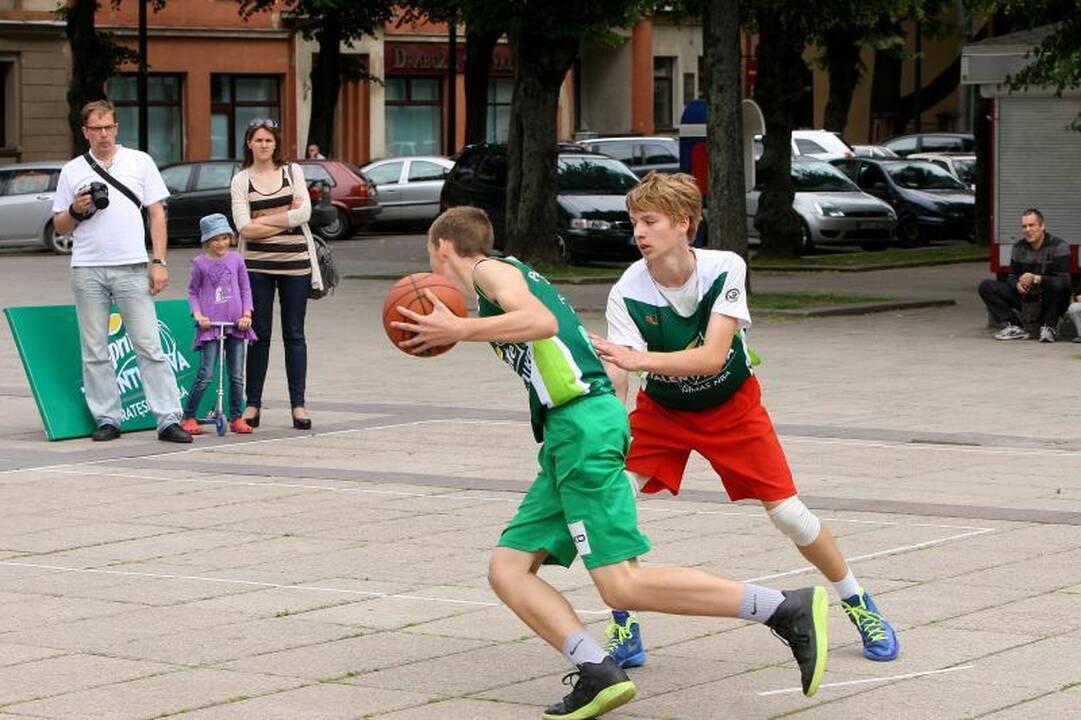 Kaune grūmėsi būsimos krepšinio žvaigždės