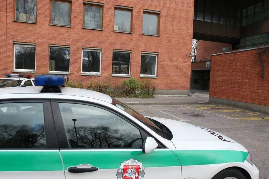 Naktį siautėjo neblaivus ginkluotas policininkas 