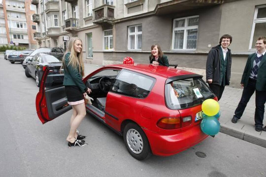 Klaipėdos abiturientams nuskambėjo paskutinis skambutis 