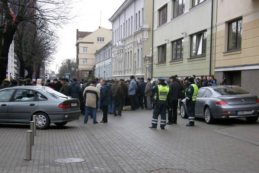 Pirtininkai sukilo prieš valdžią