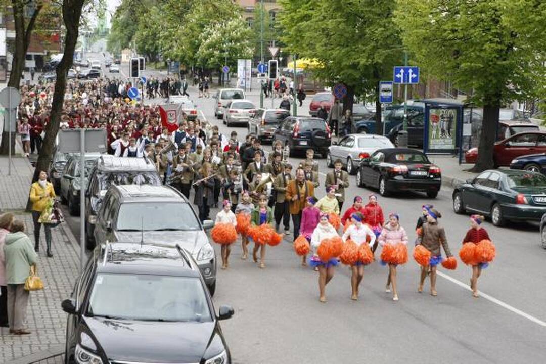 Klaipėdos abiturientams nuskambėjo paskutinis skambutis 