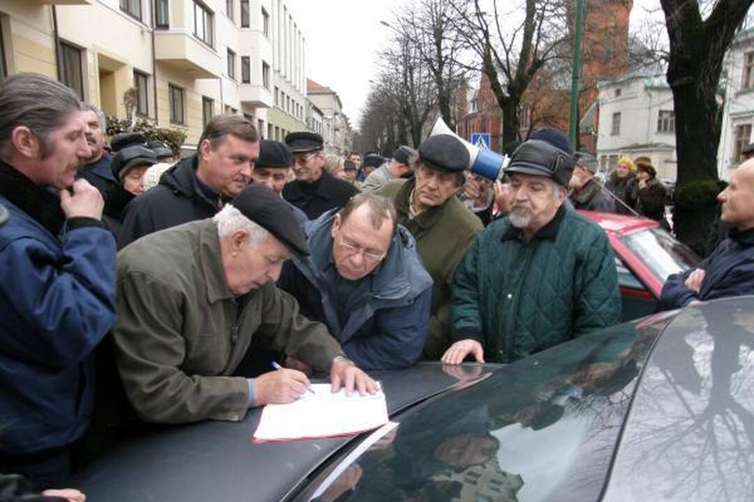 Pirtininkai sukilo prieš valdžią