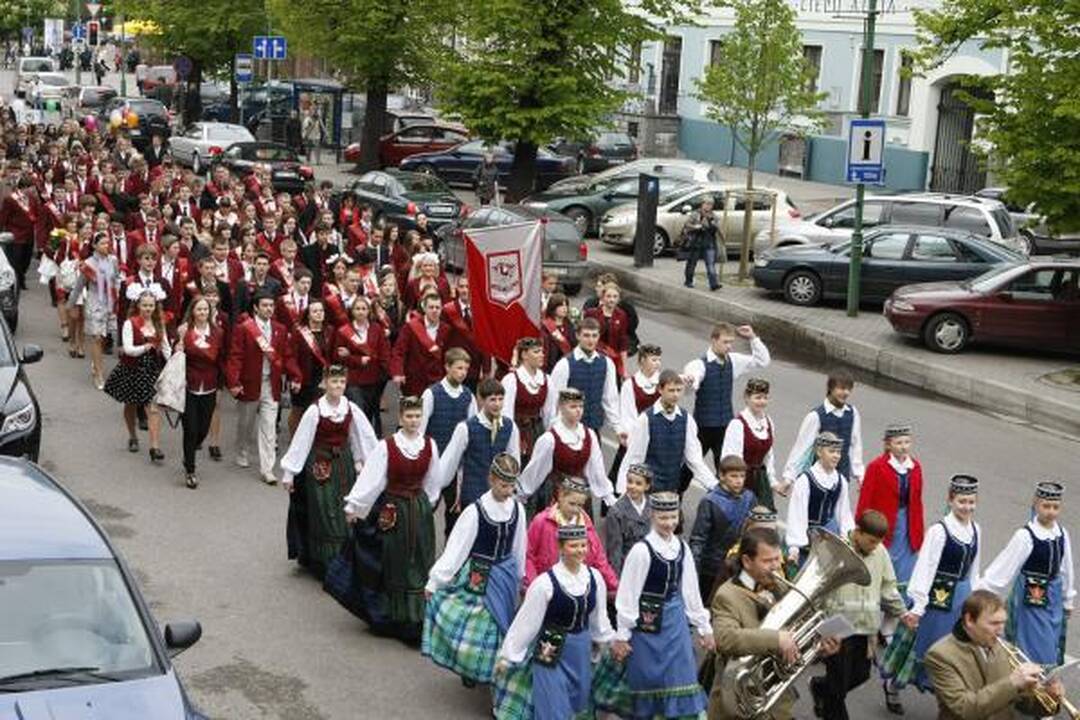Klaipėdos abiturientams nuskambėjo paskutinis skambutis 