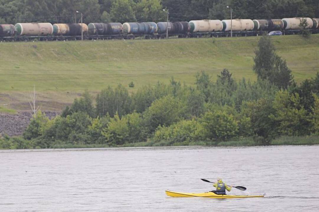 Baidarių mėgėjai   lenktyniavo    Nemunu