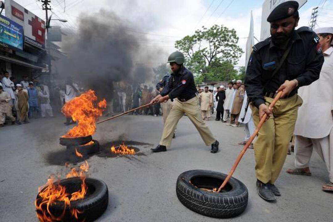 Pakistane protestuojantys dėl O.Bin Ladeno nužudymo skandavo "Mirtis Amerikai"