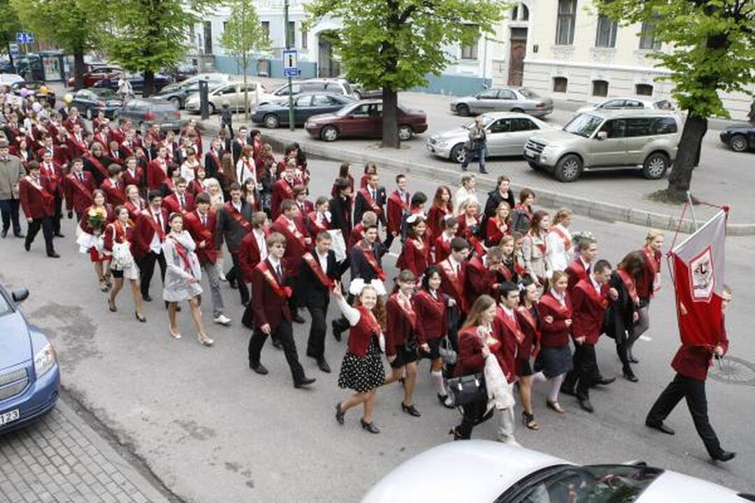 Klaipėdos abiturientams nuskambėjo paskutinis skambutis 
