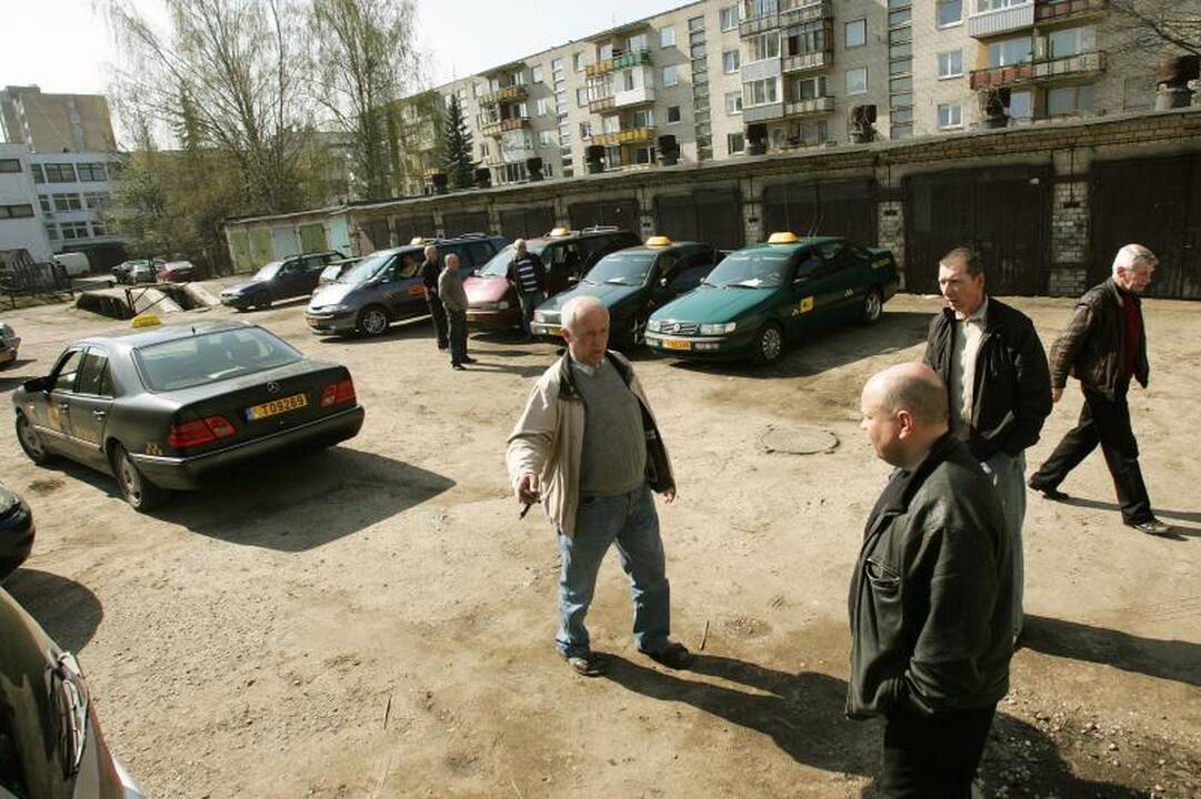 Miesto gatves okupavo įpykę taksistai   
