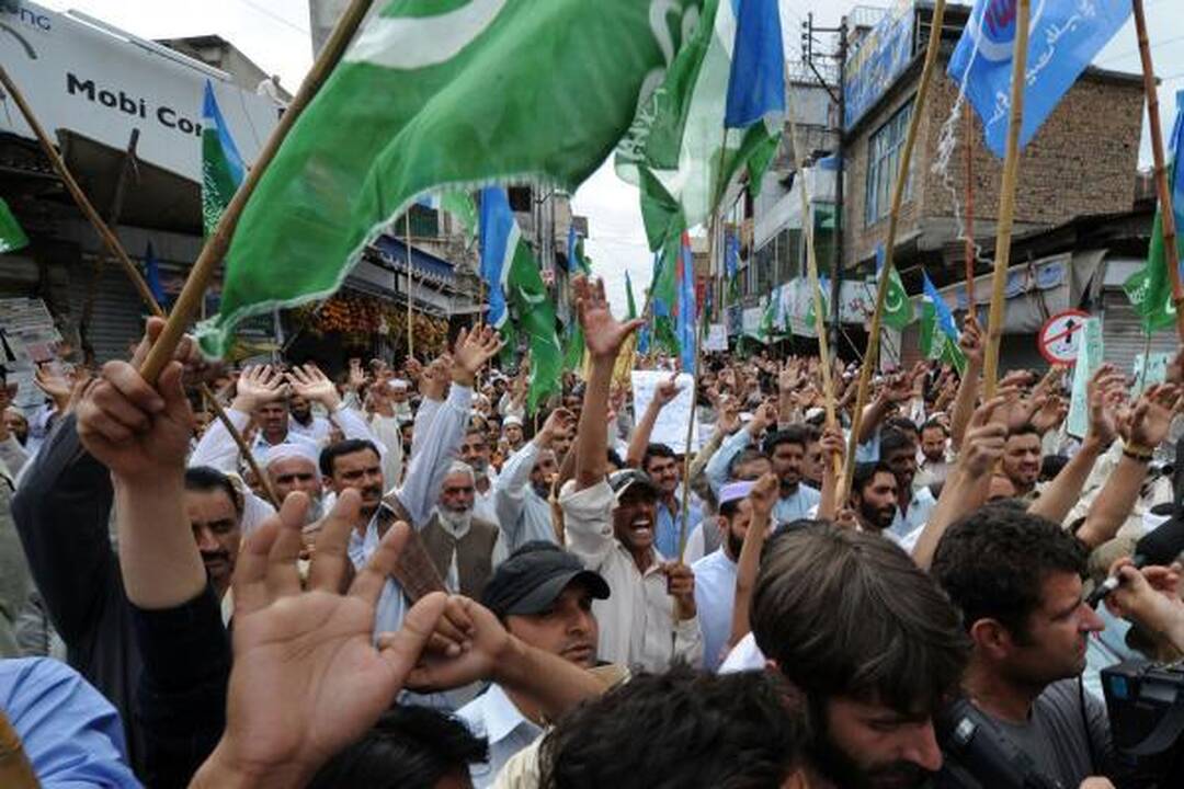 Pakistane protestuojantys dėl O.Bin Ladeno nužudymo skandavo "Mirtis Amerikai"