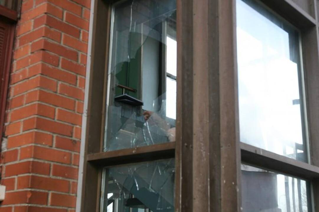 Naktį siautėjo neblaivus ginkluotas policininkas 