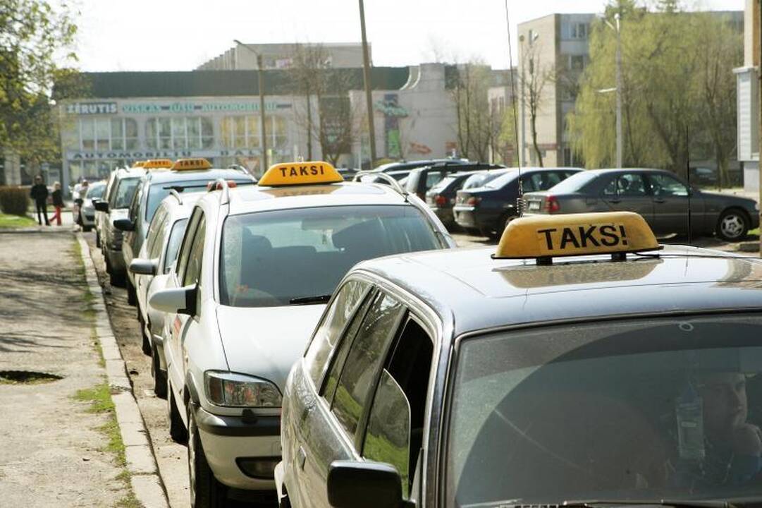 Miesto gatves okupavo įpykę taksistai   