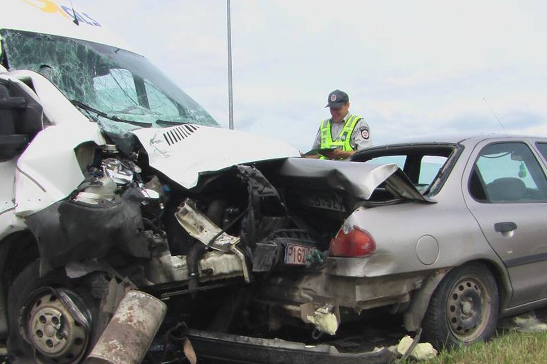 Netoli Klaipėdos automobilis nutrenkė nėščią moterį (papildyta)