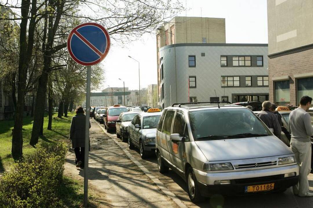 Miesto gatves okupavo įpykę taksistai   
