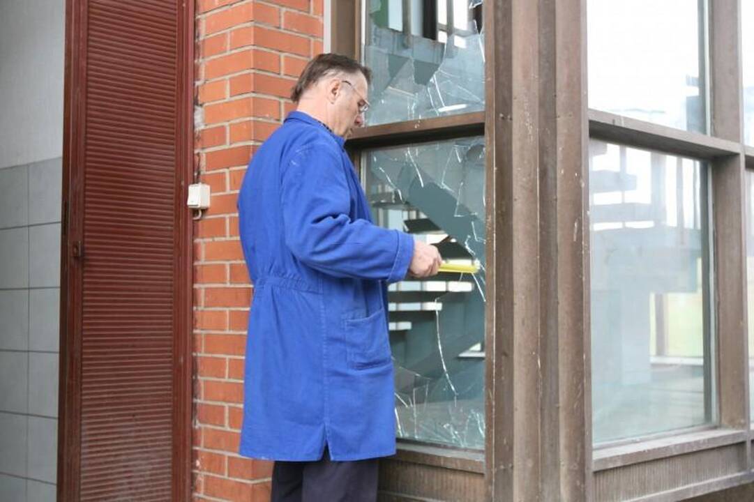 Naktį siautėjo neblaivus ginkluotas policininkas 