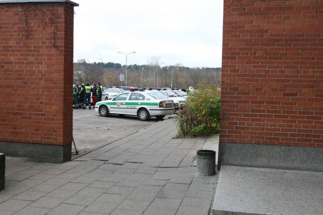 Naktį siautėjo neblaivus ginkluotas policininkas 