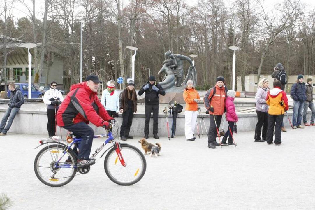 Palangiškiai gausiu būriu išsiruošė į žygį pajūriu