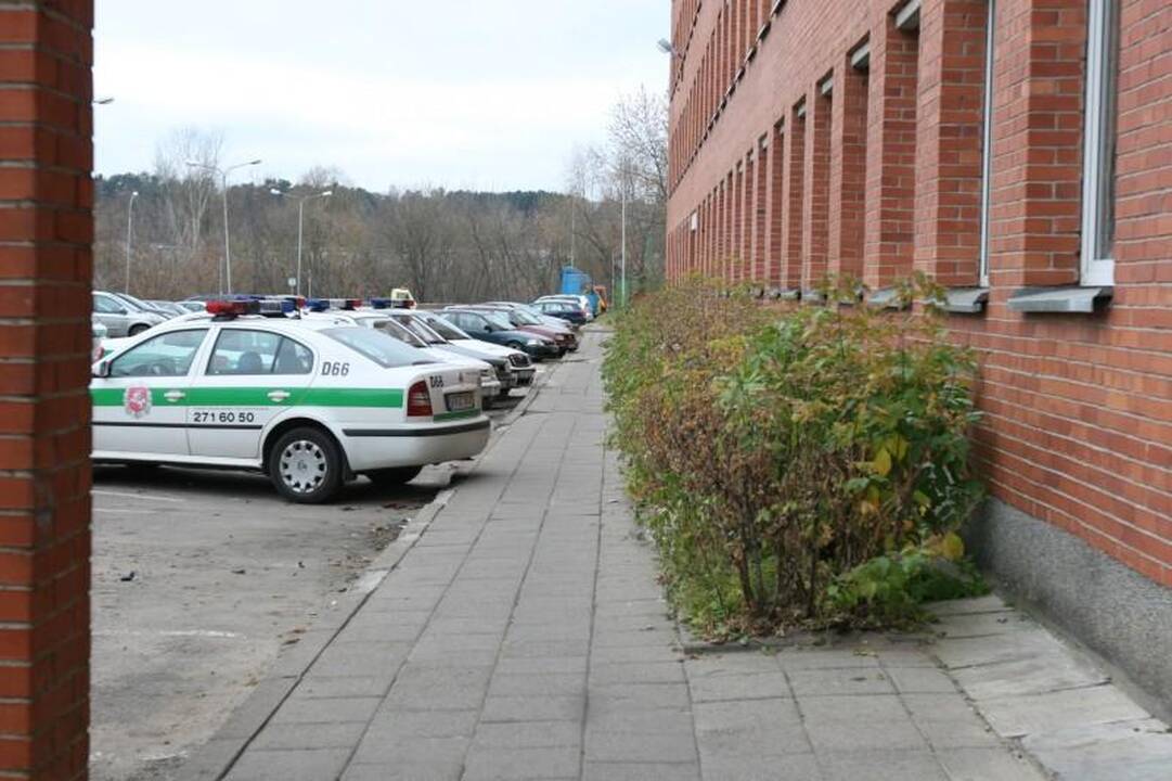 Naktį siautėjo neblaivus ginkluotas policininkas 