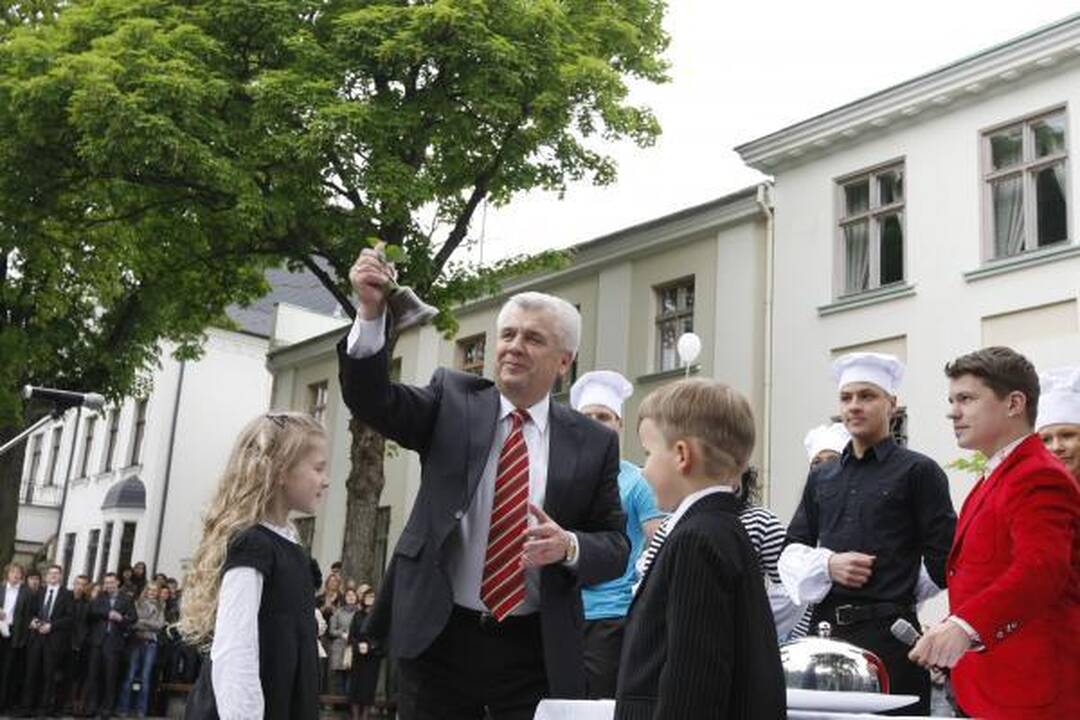 Klaipėdos abiturientams nuskambėjo paskutinis skambutis 