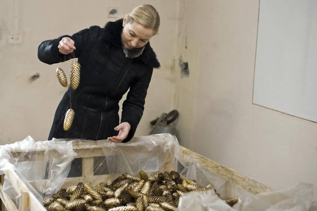 Auksinę Kalėdų eglę papuoš du kilometrai girliandų