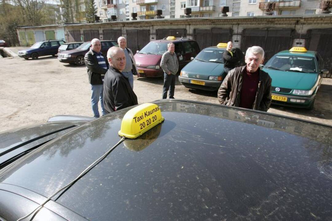 Miesto gatves okupavo įpykę taksistai   