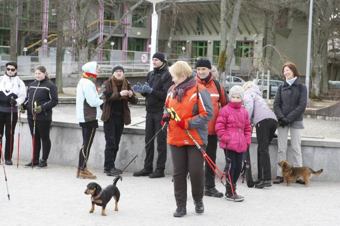 Palangiškiai gausiu būriu išsiruošė į žygį pajūriu
