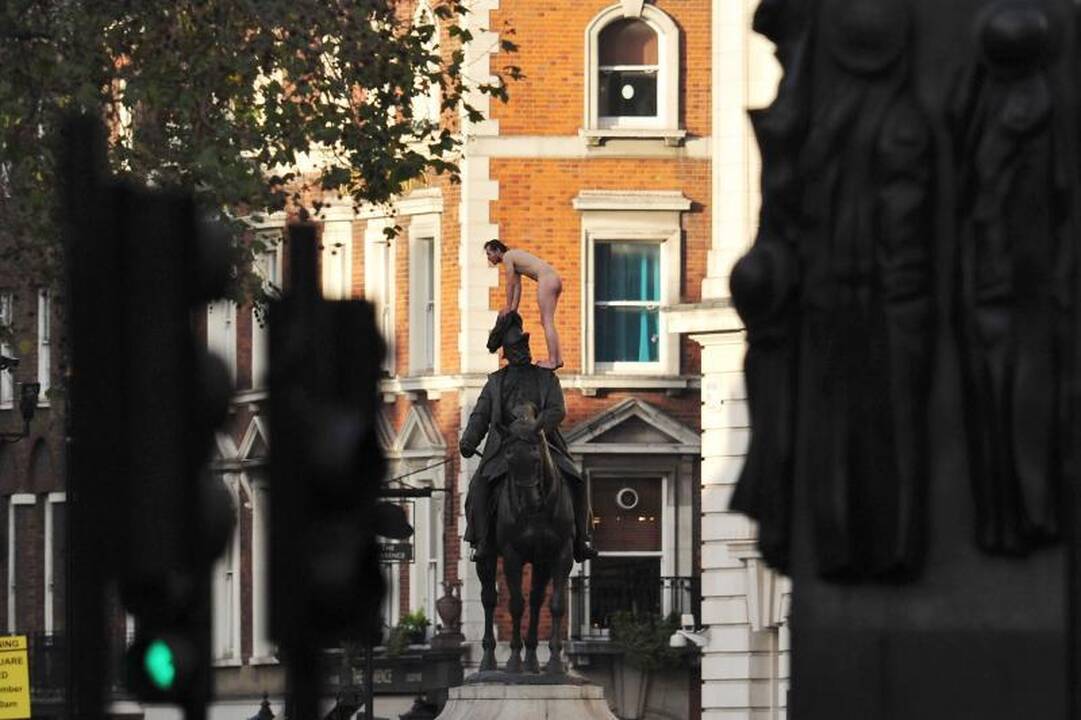 Nuogalius Londono centre sukėlė sumaištį