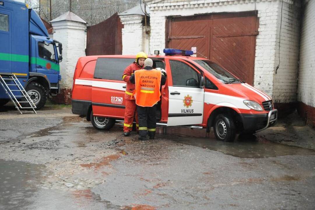 Pratybos Lukiškėse: kaip malšinti gaisrą ir riaušes