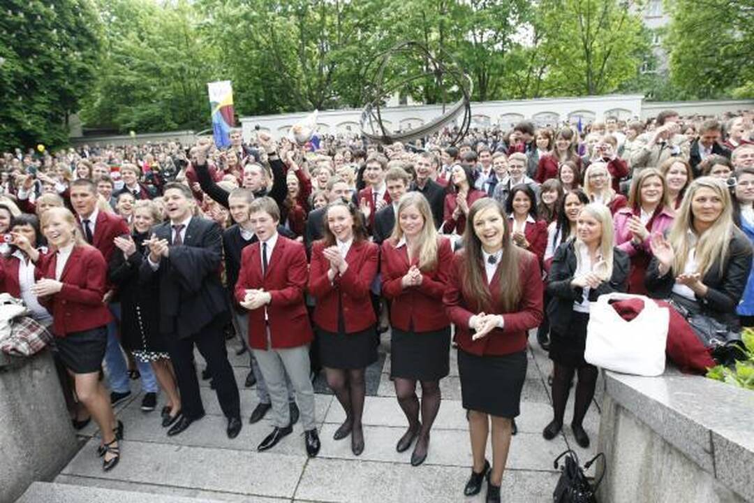 Klaipėdos abiturientams nuskambėjo paskutinis skambutis 