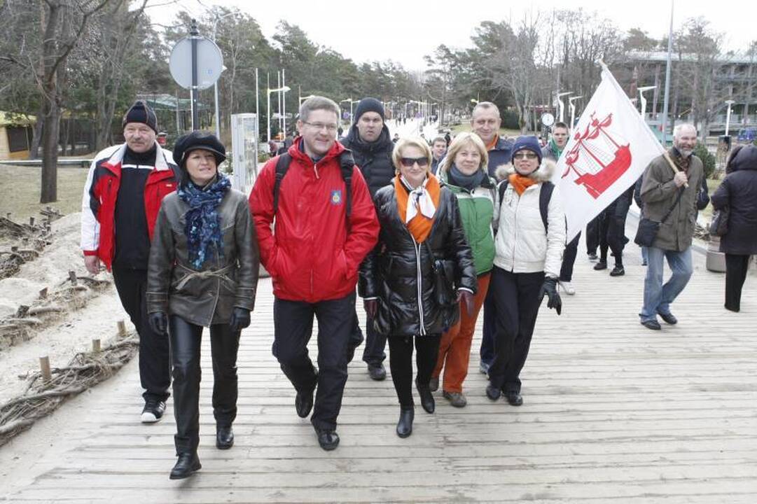 Palangiškiai gausiu būriu išsiruošė į žygį pajūriu