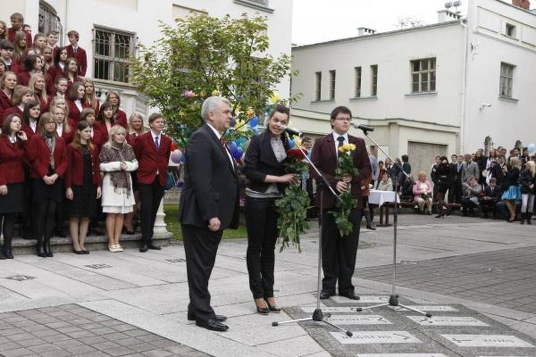 Klaipėdos abiturientams nuskambėjo paskutinis skambutis 