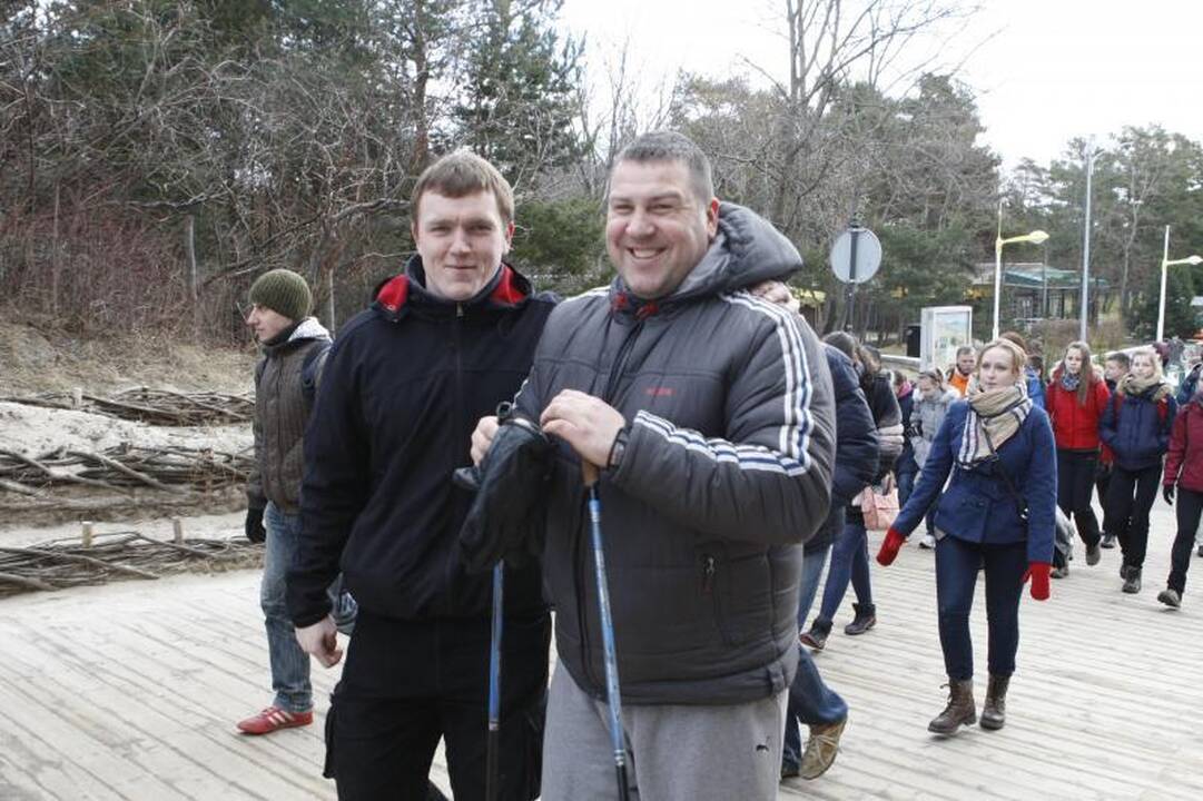 Palangiškiai gausiu būriu išsiruošė į žygį pajūriu
