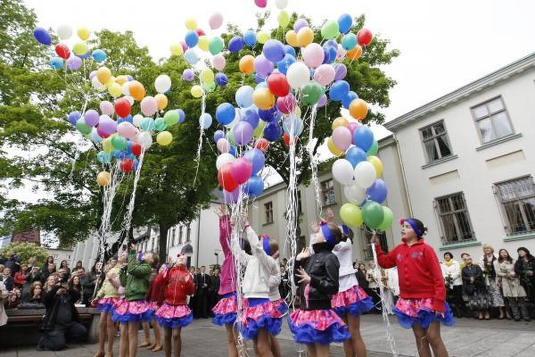 Klaipėdos abiturientams nuskambėjo paskutinis skambutis 