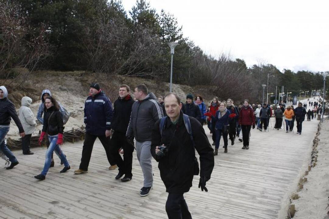 Palangiškiai gausiu būriu išsiruošė į žygį pajūriu