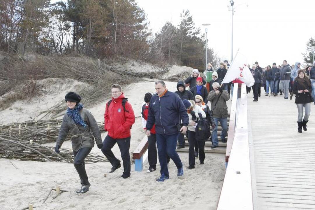Palangiškiai gausiu būriu išsiruošė į žygį pajūriu