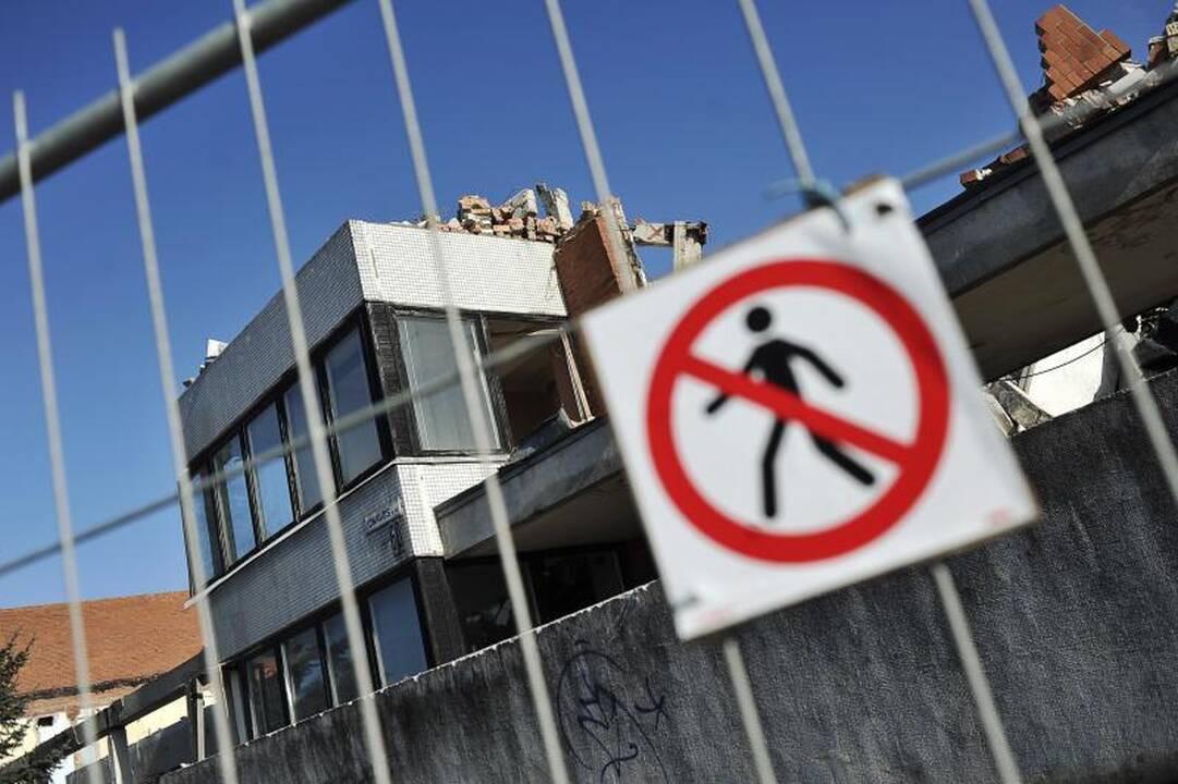 Buvęs gigantas šluojamas nuo žemės paviršiaus   