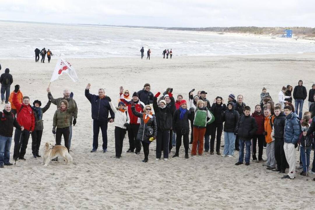 Palangiškiai gausiu būriu išsiruošė į žygį pajūriu