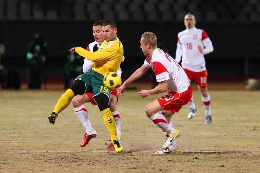 Lietuvos futbolininkai netikėtai palaužė lenkus