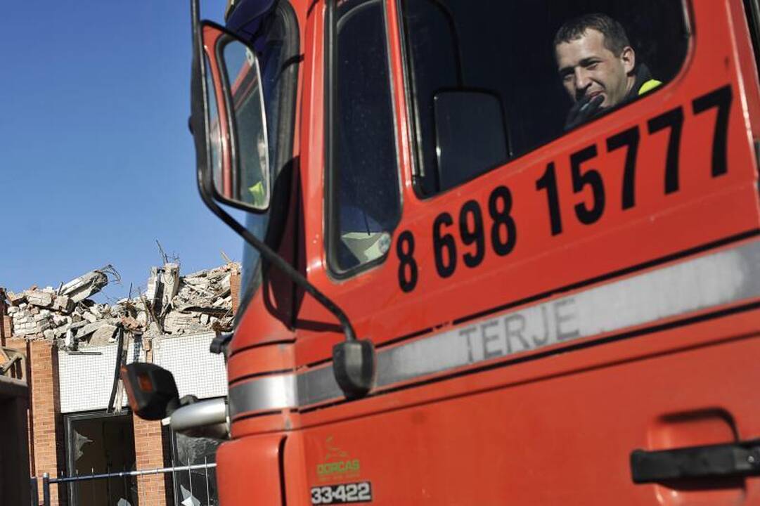 Buvęs gigantas šluojamas nuo žemės paviršiaus   