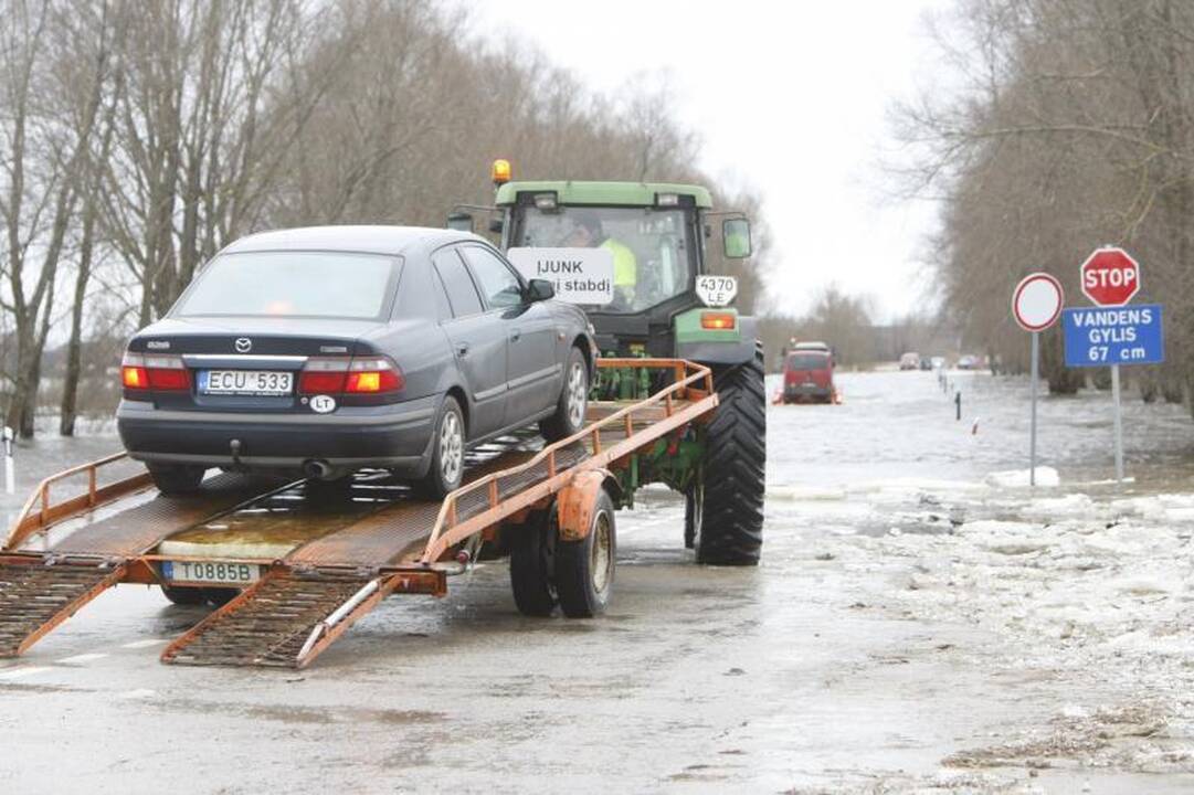 Potvynio zonoje savaitgalį gelbėjimo darbų vykdyti neteko