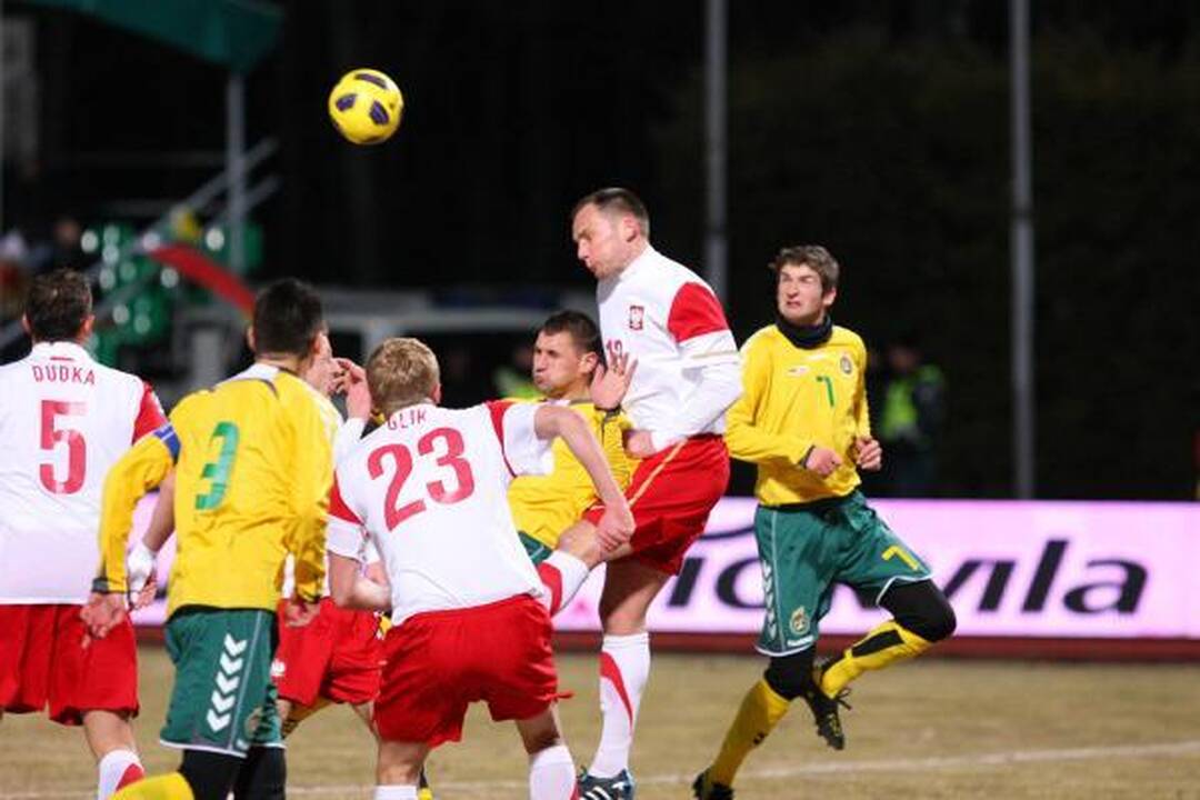 Lietuvos futbolininkai netikėtai palaužė lenkus