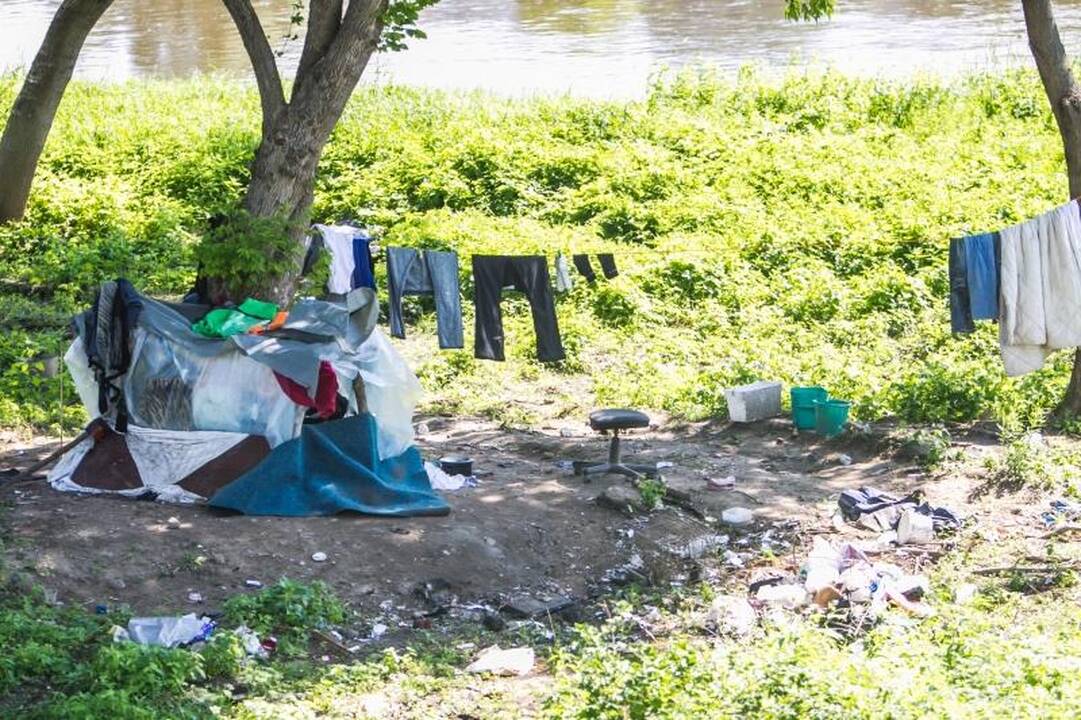Prie Neries įsikūręs benamis: leiskit man numirti, kur aš noriu