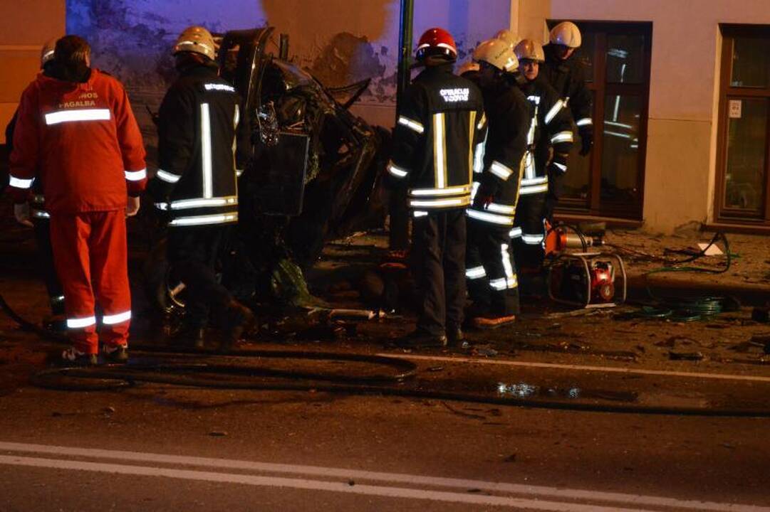 Nakties lenktynės Klaipėdoje baigėsi dviejų jaunuolių žūtimi (foto)