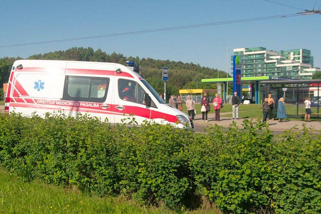 Vilniuje pėsčiųjų perėjoje BMW partrenkė moterį