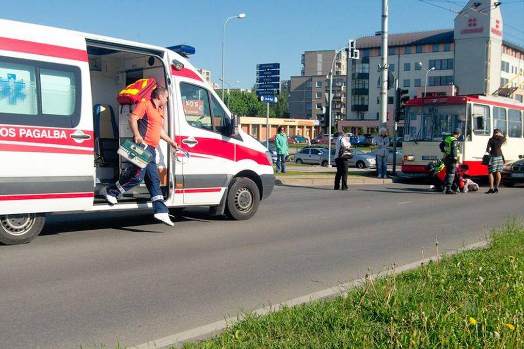 Vilniuje pėsčiųjų perėjoje BMW partrenkė moterį