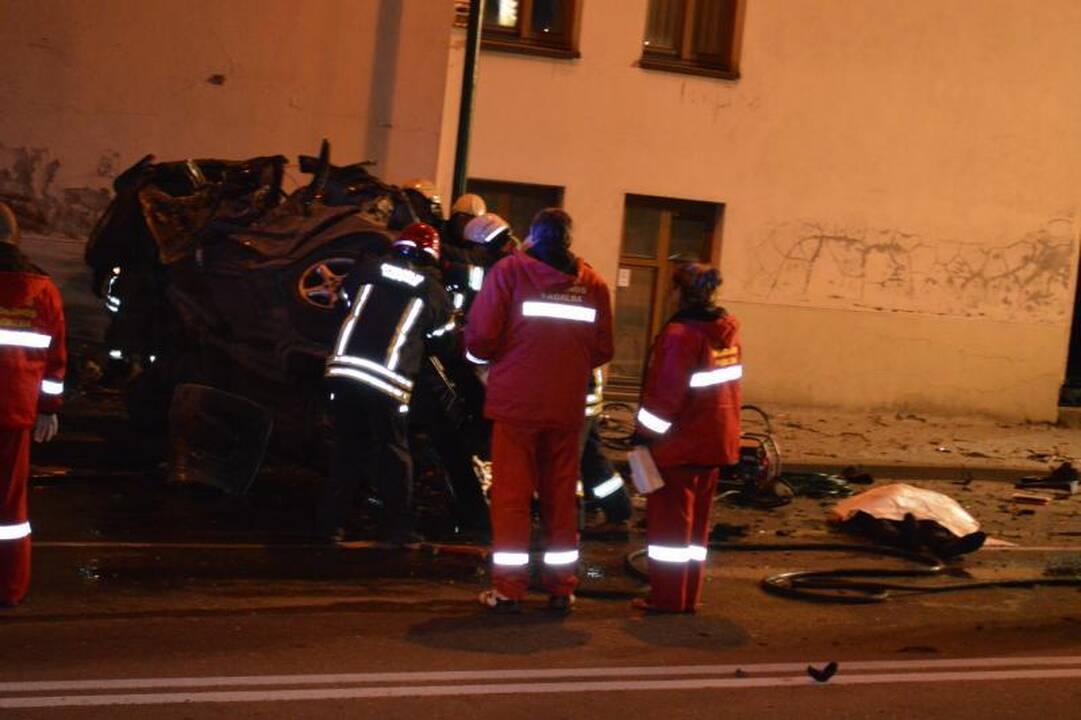 Nakties lenktynės Klaipėdoje baigėsi dviejų jaunuolių žūtimi (foto)