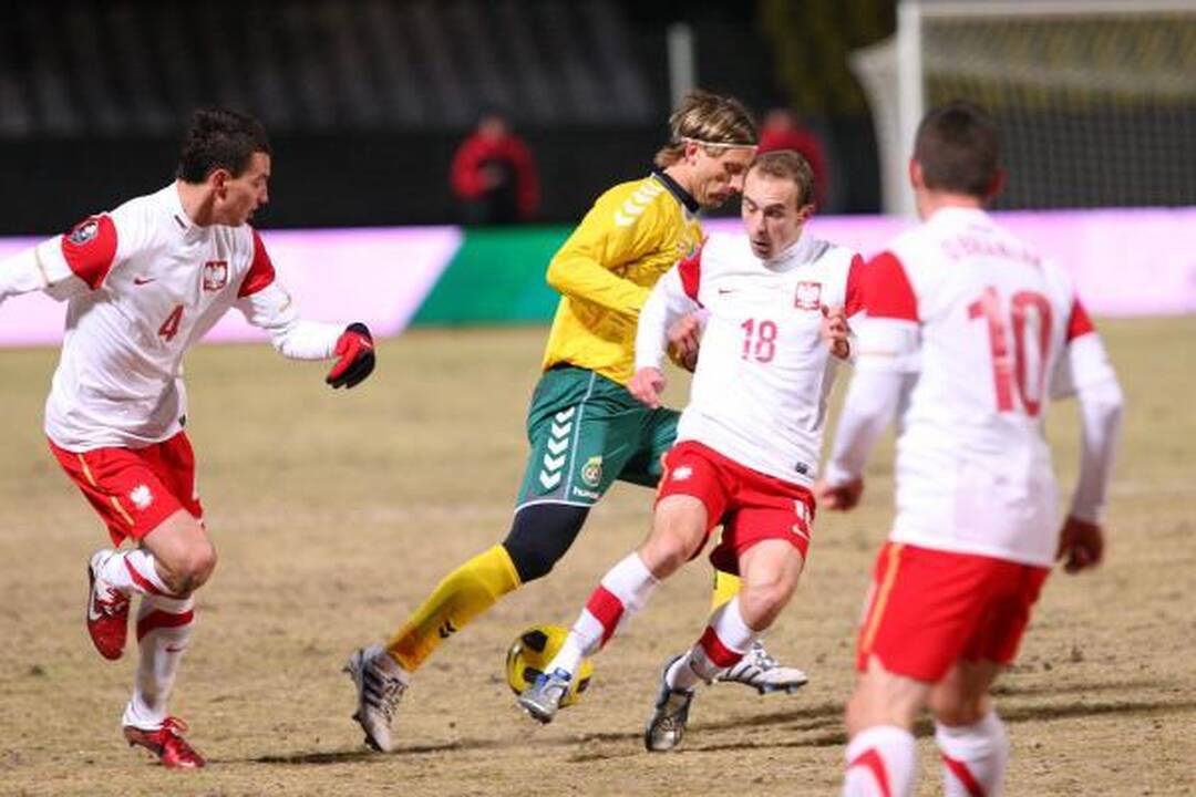 Lietuvos futbolininkai netikėtai palaužė lenkus