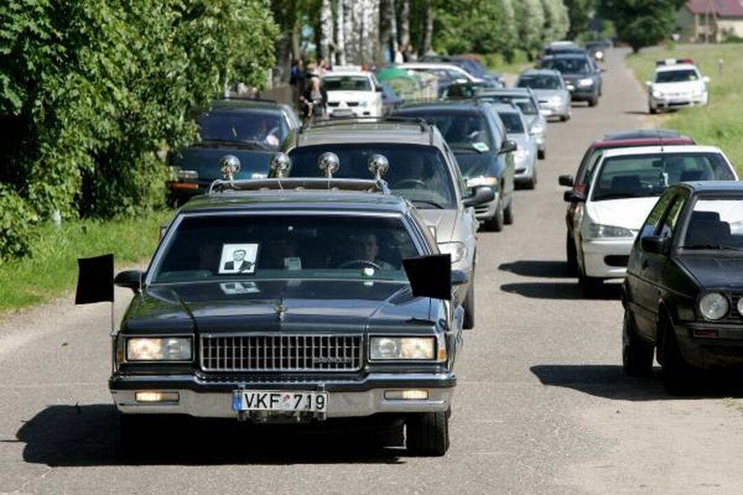 A.Ūsas palaidotas Zapyškio kapinėse, netoli Kauno (papildyta)